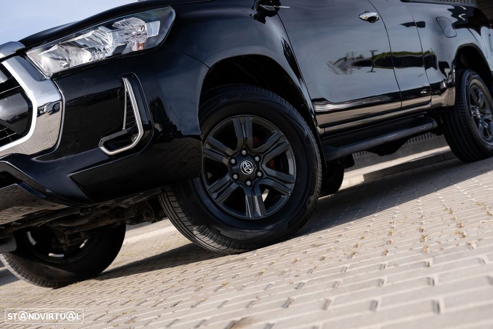 Toyota Hilux 2.4 D-4D 4WD CD Tracker S CA - 3