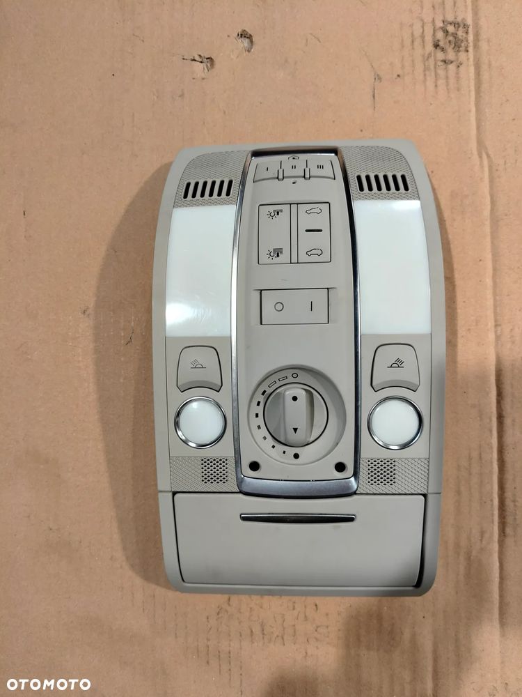 Lampka podsufitki Audi Q7