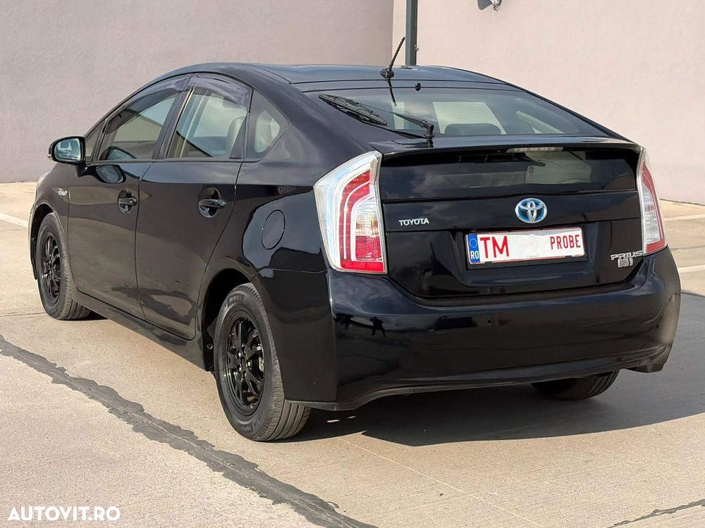 Toyota Prius (Hybrid) Executive - 9