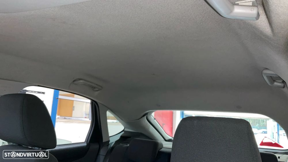 Ford Focus ver-1-4-16v-sport - 8