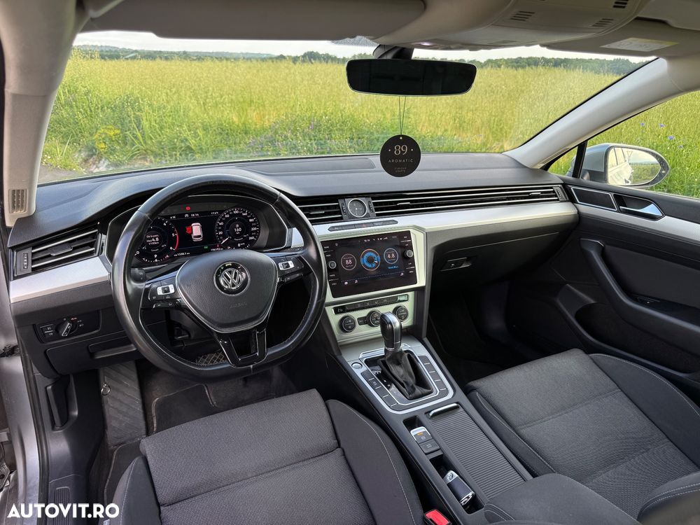Volkswagen Passat - 12