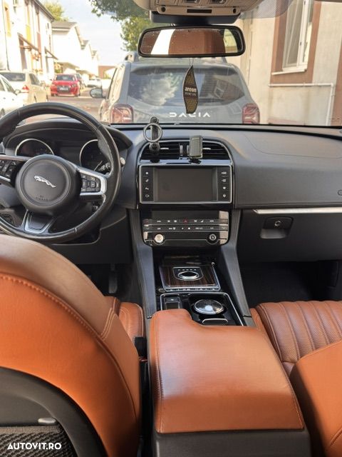 Jaguar F-Pace 20d RWD Prestige - 3