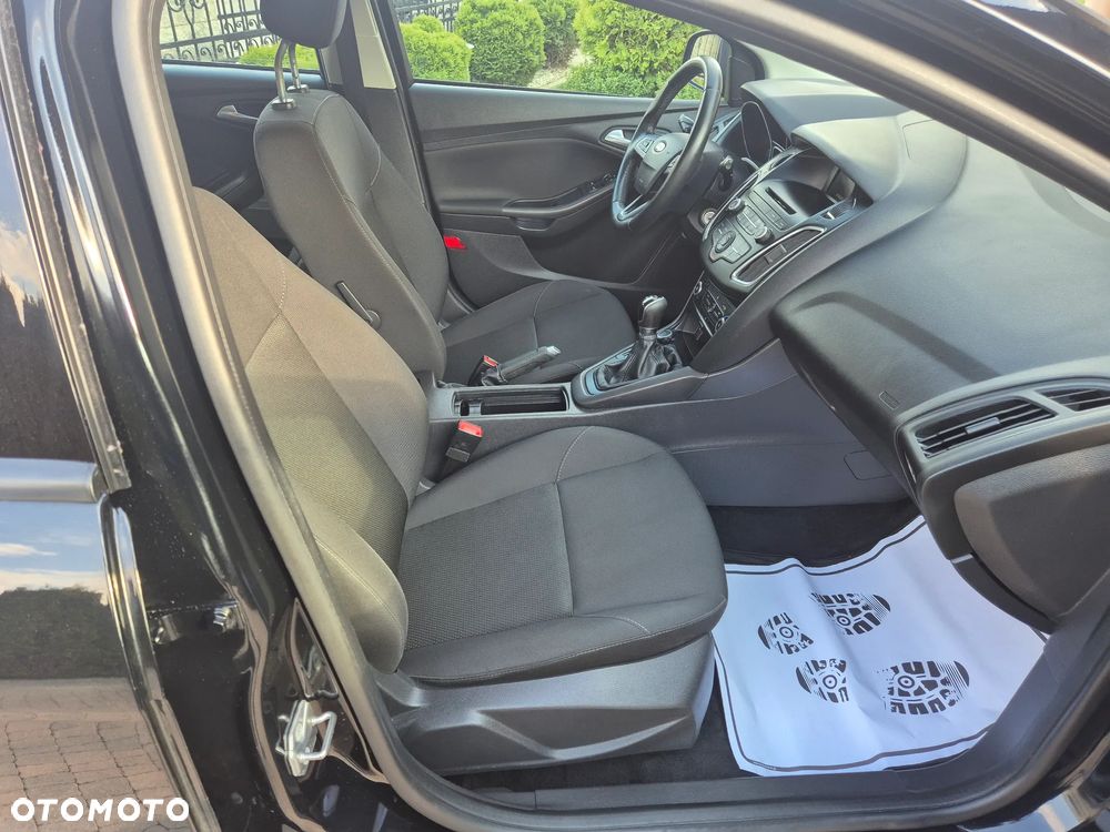 Ford Focus 1.6 Ambiente - 26