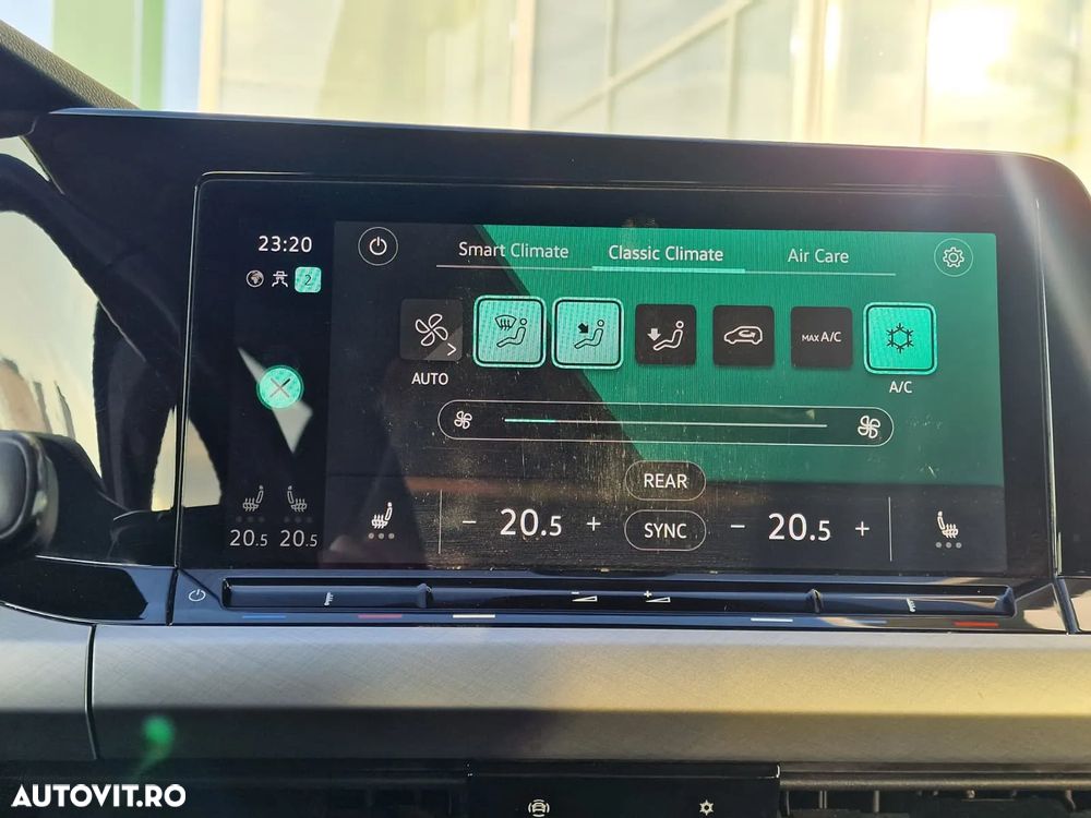 Volkswagen Golf 2.0 TDI SCR DSG Life - 24