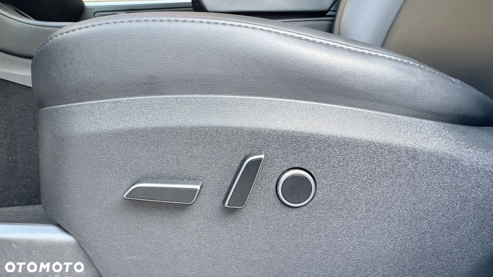 Tesla Y Performance AWD - 19