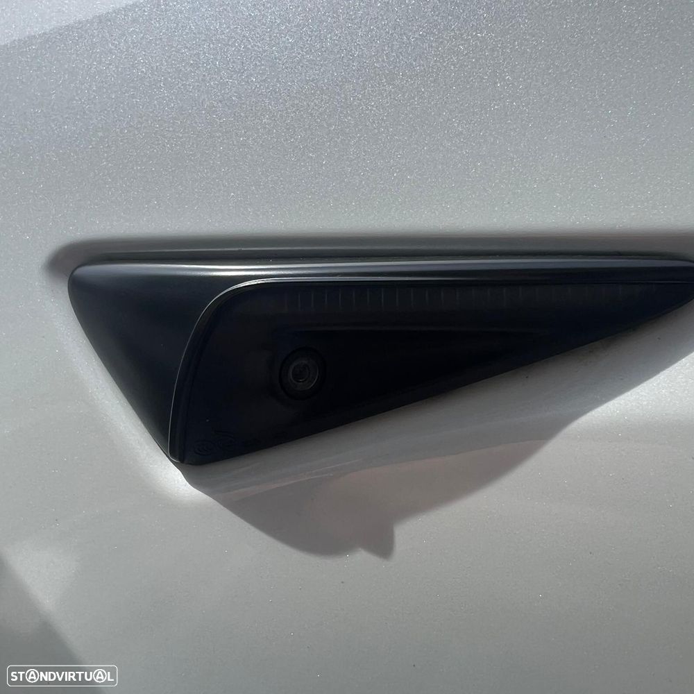 Tesla Model Y Long Range Dual Motor AWD - 7