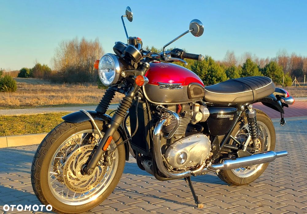 Triumph Bonneville - 25