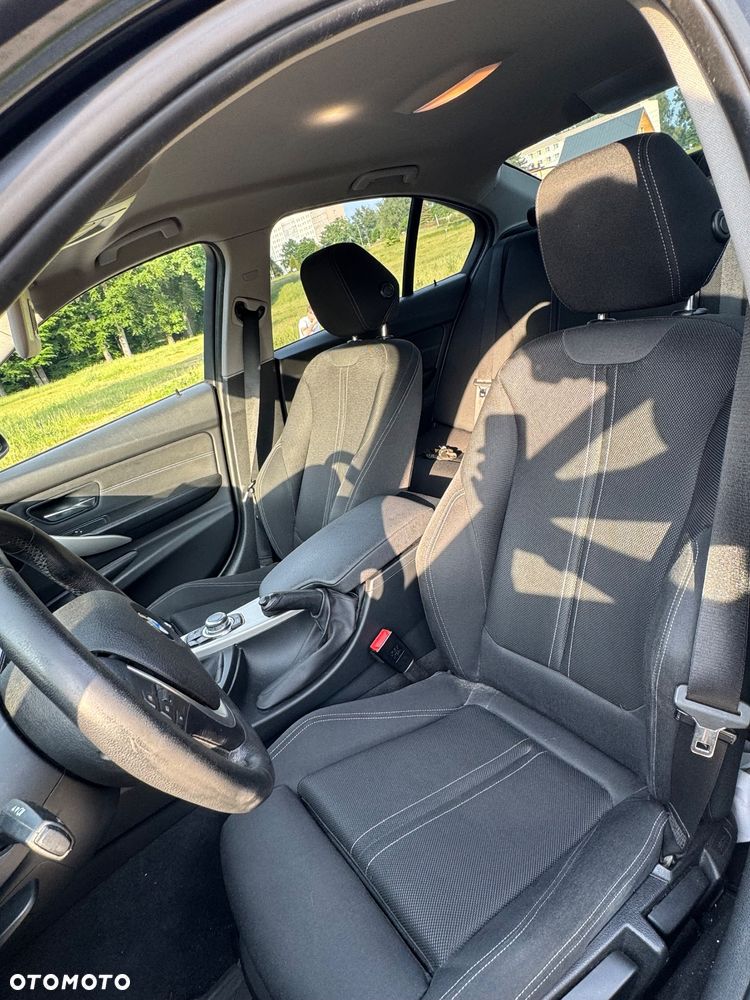 BMW Seria 3 318d xDrive - 14