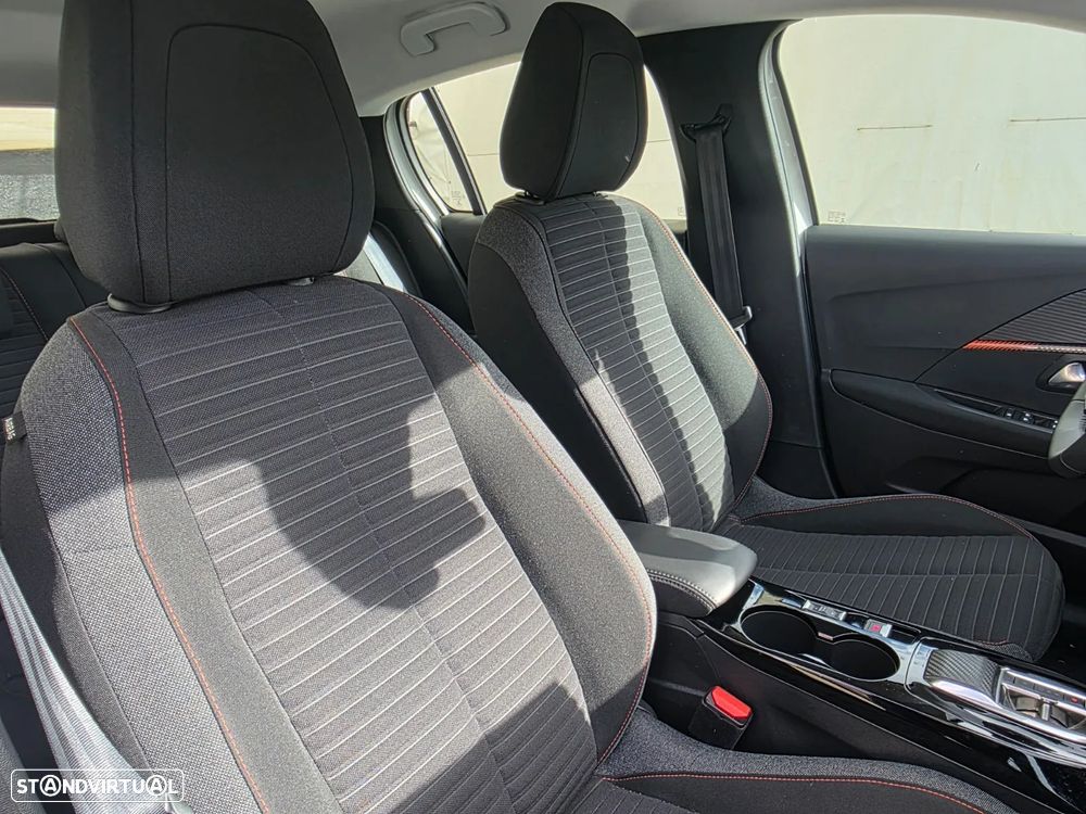 Peugeot e-208 Allure - 22