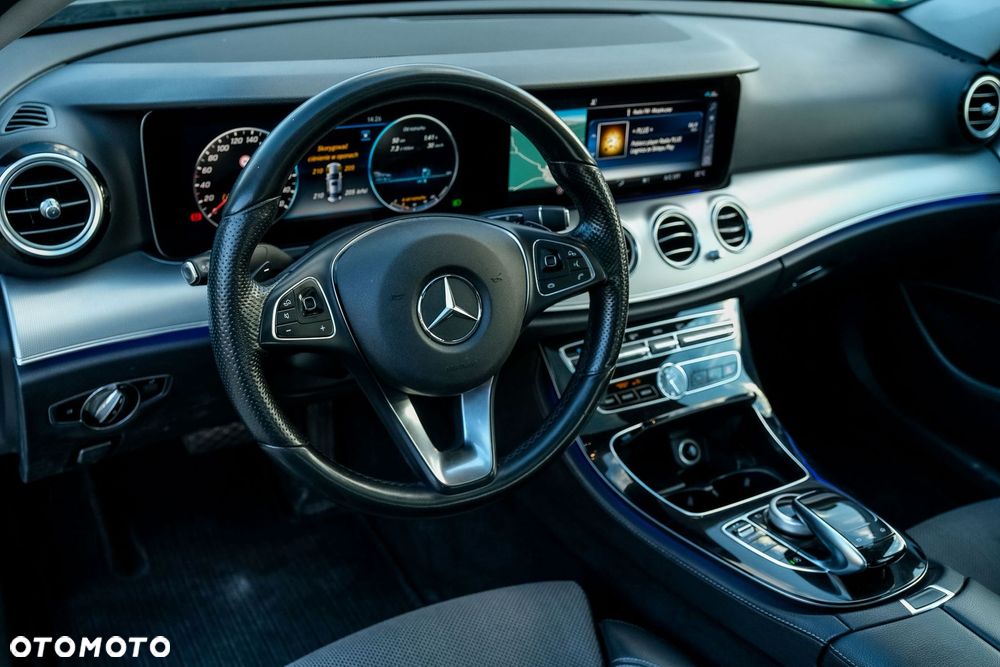 Mercedes-Benz Klasa E 220 d 9G-TRONIC - 16