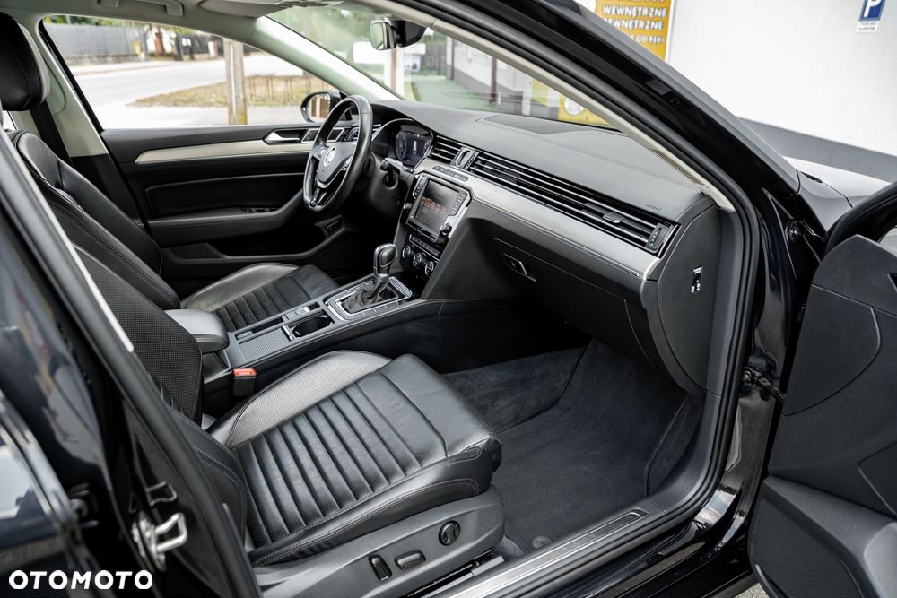 Volkswagen Passat 2.0 TDI SCR 4Motion DDG Highline - 22