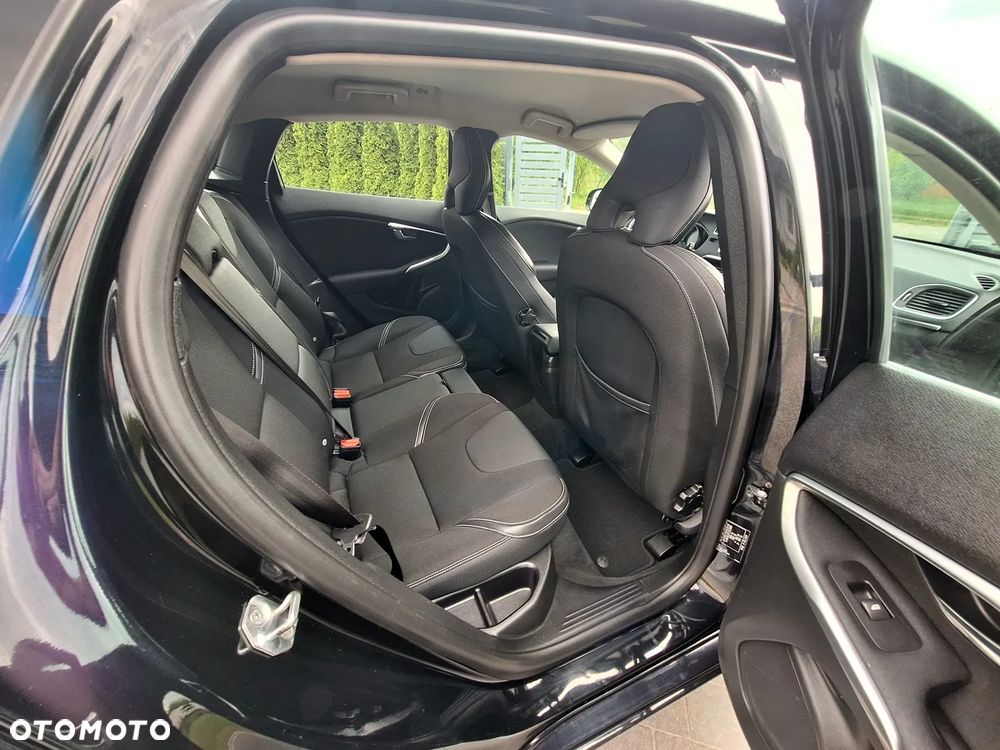 Volvo V40 D2 Momentum - 23