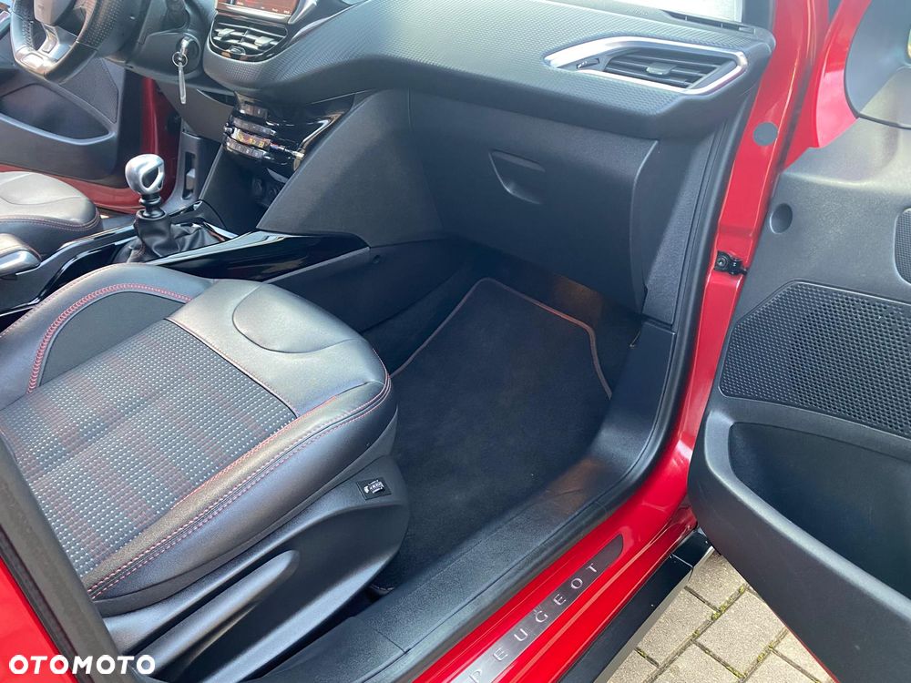 Peugeot 2008 1.2 PureTech GT Line S&S - 9