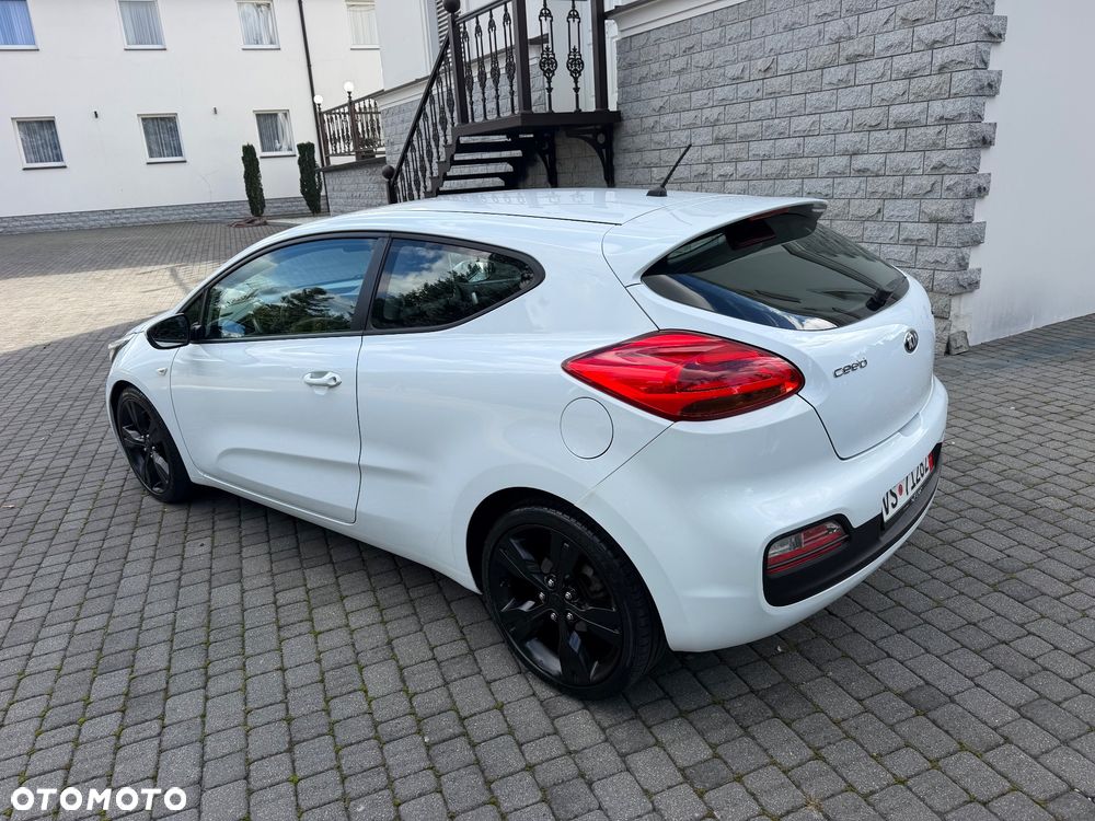 Kia Ceed - 10