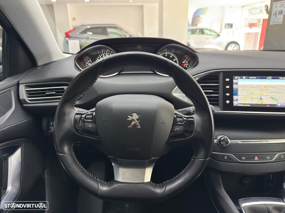Peugeot 308 1.2 PureTech Style J17 - 16