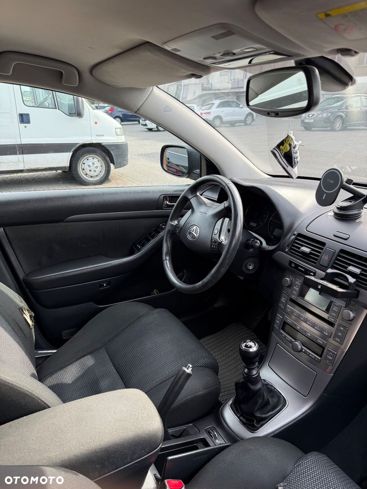 Toyota Avensis - 28