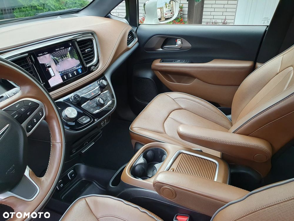 Chrysler Pacifica - 33