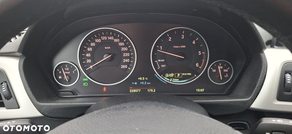 BMW Seria 3 318d - 15