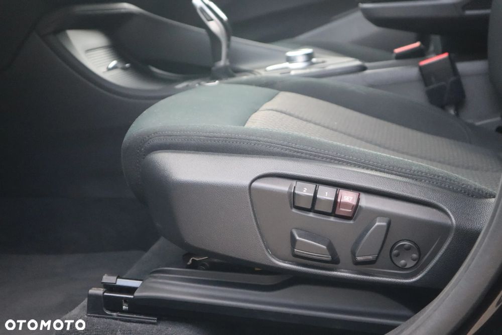 BMW X1 xDrive20i Advantage sport - 14