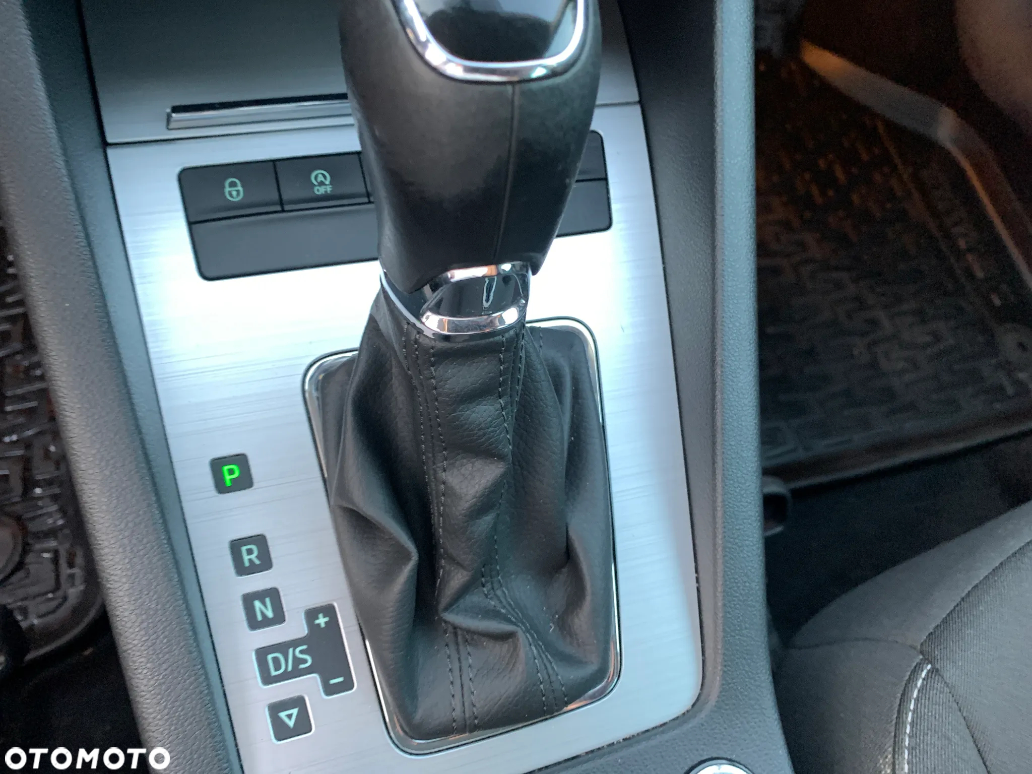 Skoda Octavia 2.0 TDI DSG Sportline - 22