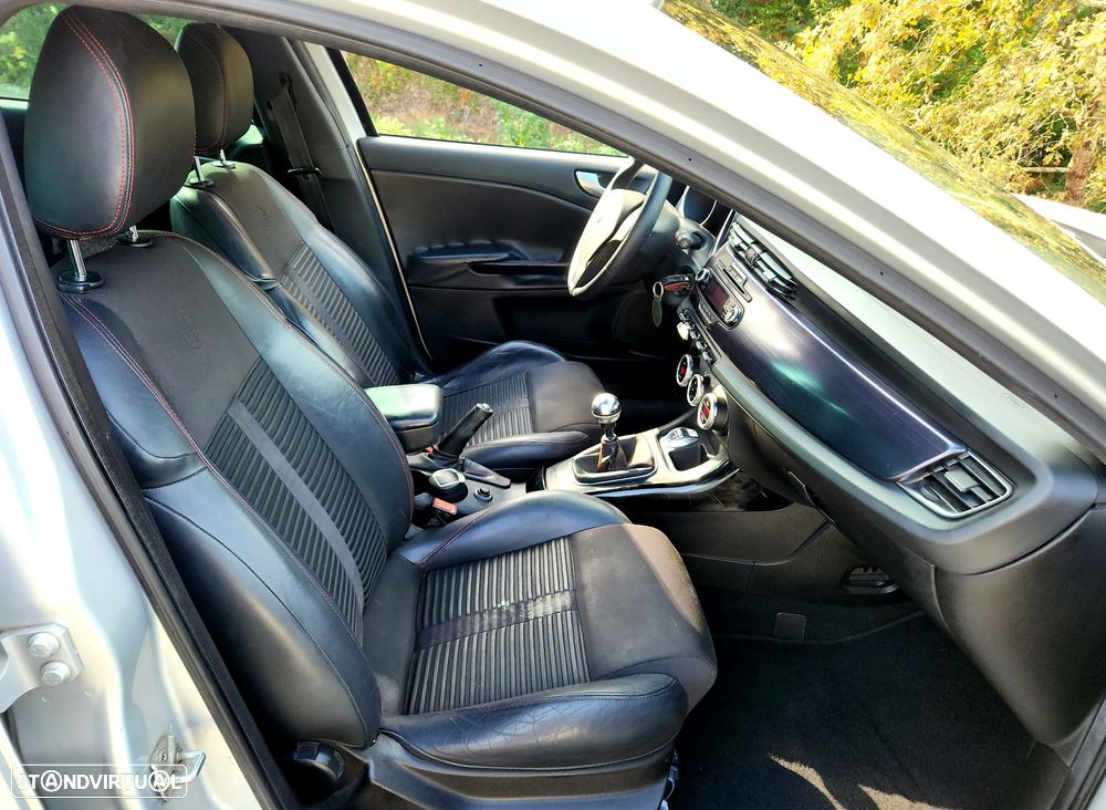 Alfa Romeo Giulietta 1.6 JTDm Veloce - 12