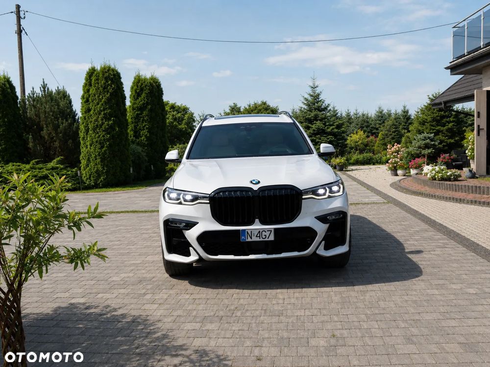 BMW X7 M50i sport - 27