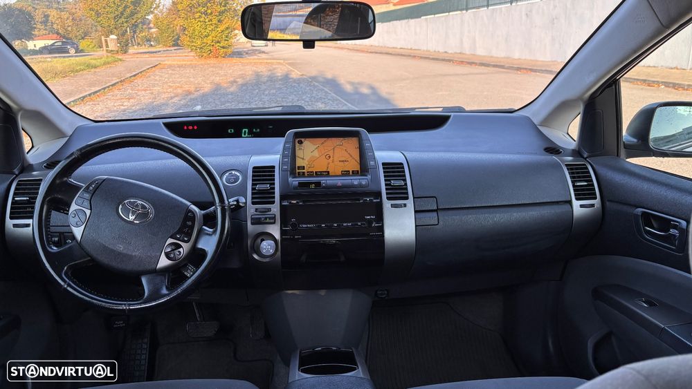 Toyota Prius - 4
