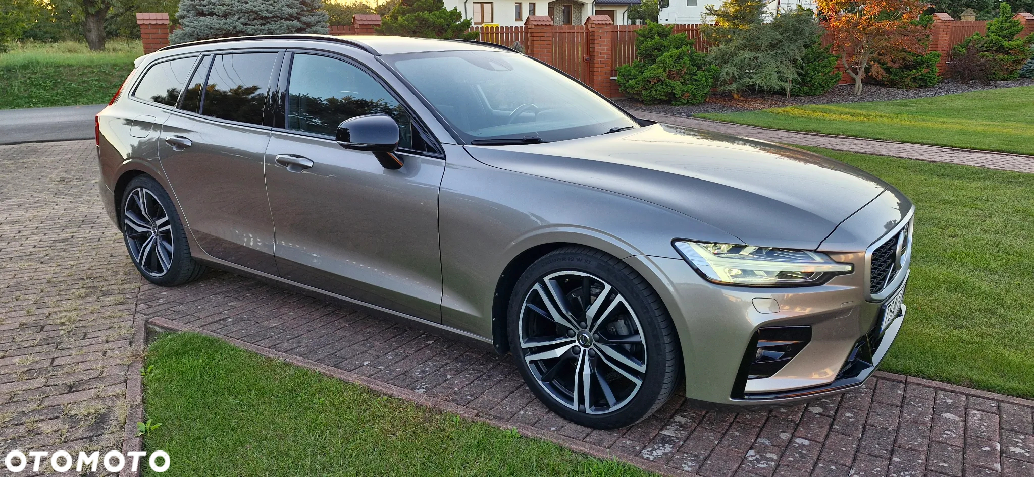 Volvo V60 D3 R-Design - 3