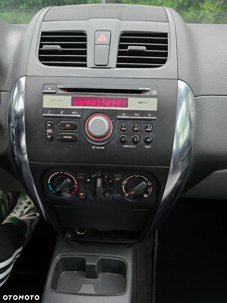 Suzuki SX4 1.6 Comfort Plus - 12