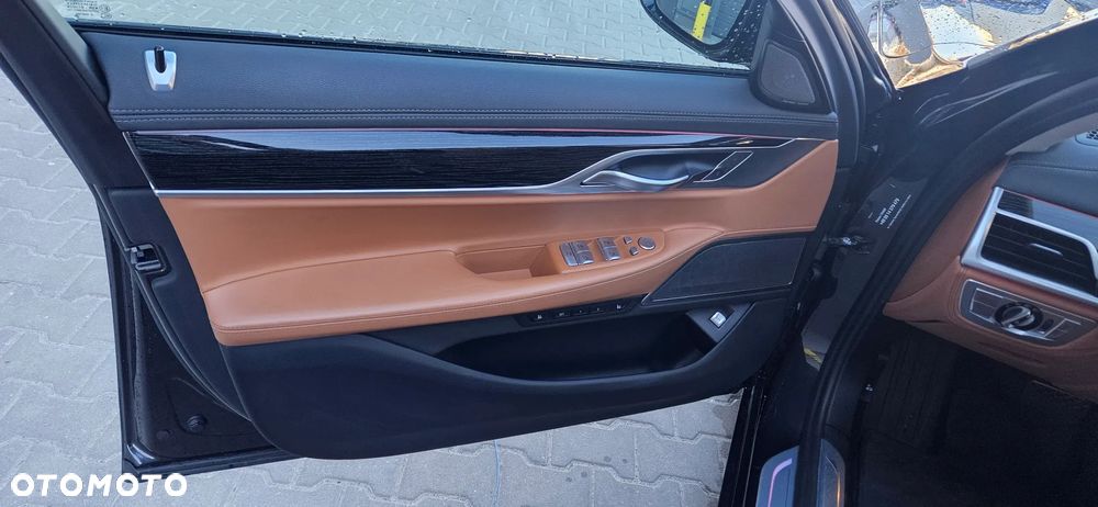 BMW Seria 7 740d xDrive mHEV - 16