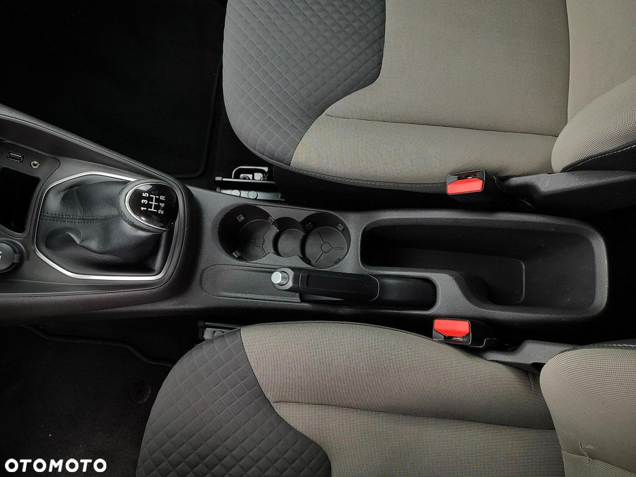 Ford Tourneo Courier - 27