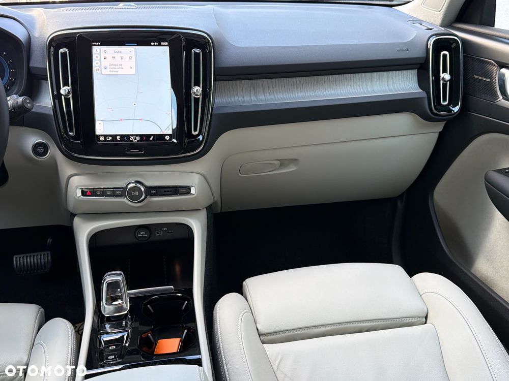 Volvo XC 40 B3 B DKG Ultra Black Edition - 8