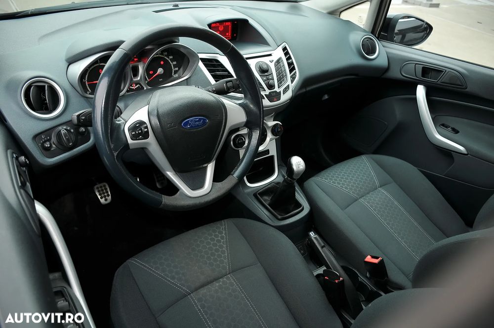 Ford Fiesta - 12