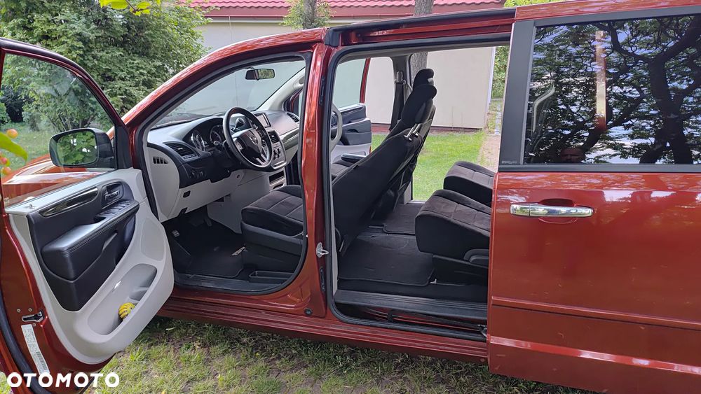 Dodge Grand Caravan - 4