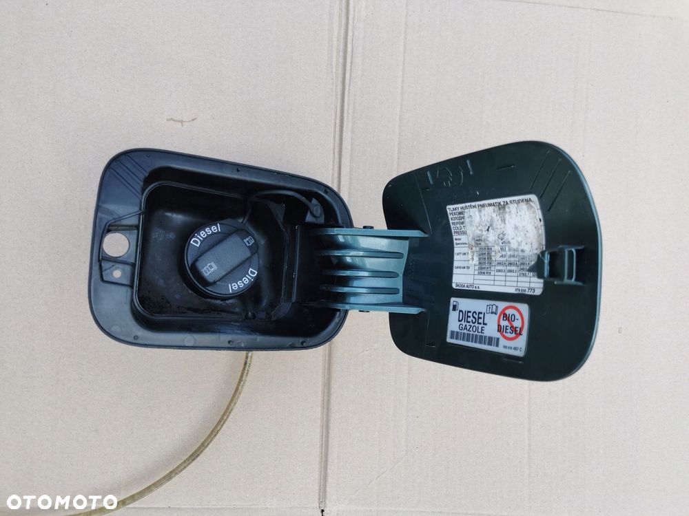 Klapka wlewu paliwa Skoda Superb II kombi LF6Q - 2