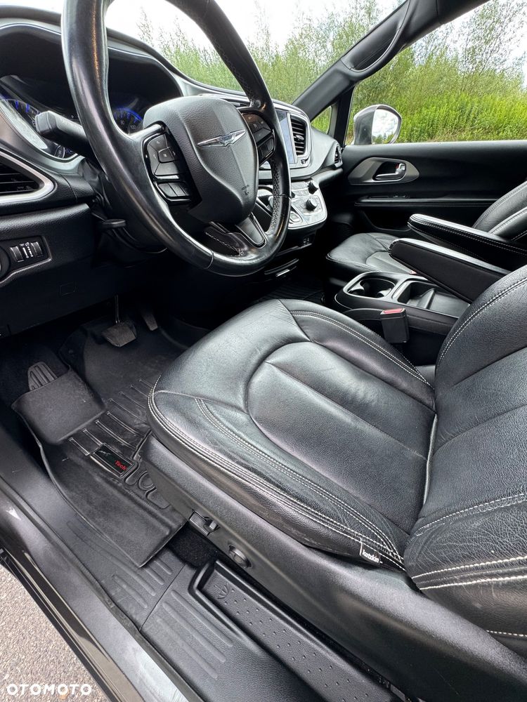 Chrysler Pacifica - 21