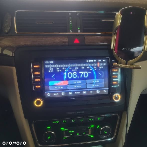 Skoda Superb 2.0 TDI L&K DSG - 19