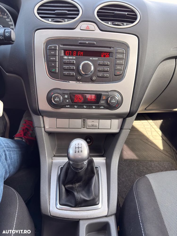 Ford Focus 1.6i Trend - 5