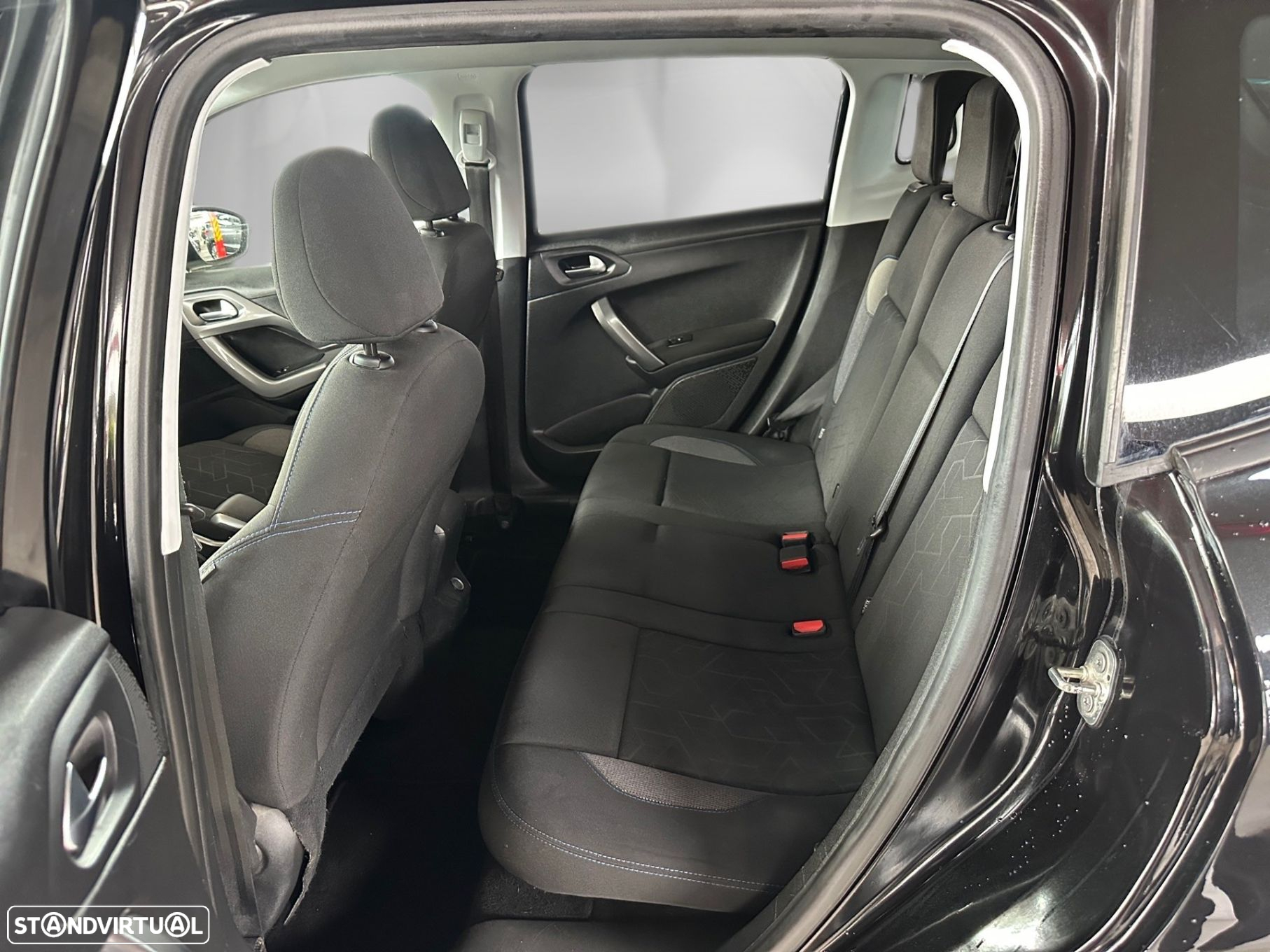 Peugeot 2008 1.6 BlueHDi Style - 9