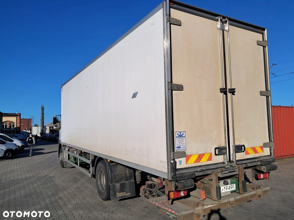 Mercedes-Benz AXOR 1828 - 5