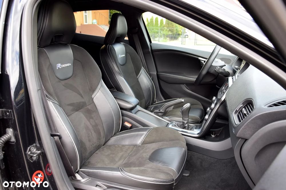 Volvo V40 D4 R Design - 14