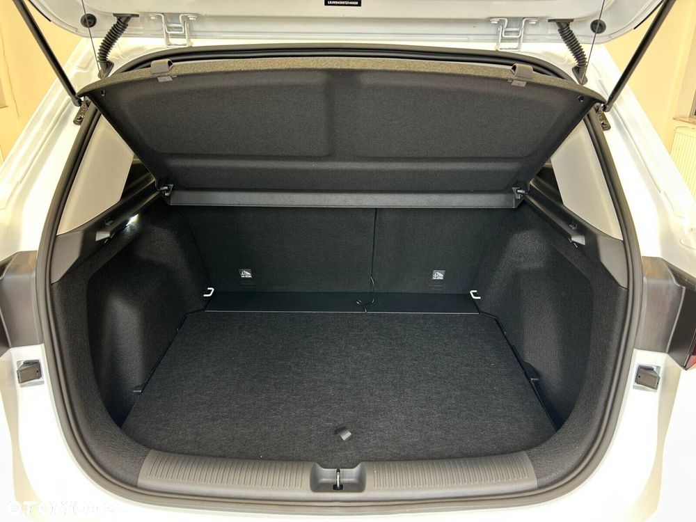 MG ZS Hybrid+ - 12