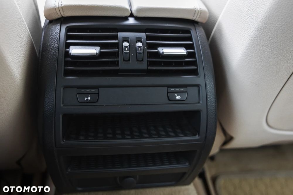 BMW Seria 5 520d xDrive Luxury Line - 29