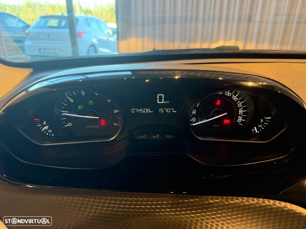 Peugeot 2008 1.2 PureTech Style - 32