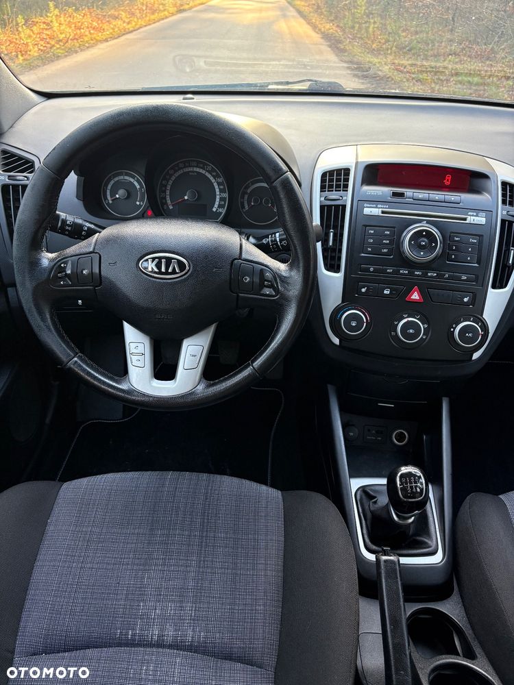 Kia Ceed - 11