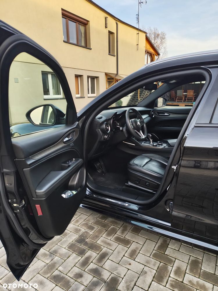 Alfa Romeo Stelvio 2.0 Turbo 16V AT8-Q4 Ti - 9