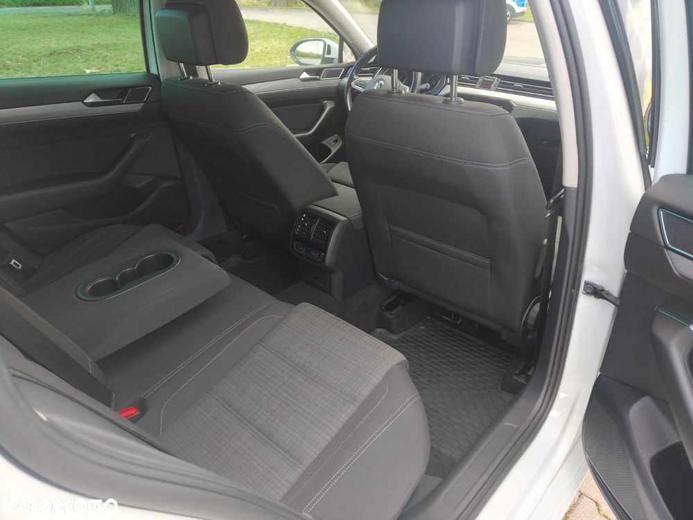 Volkswagen Passat 2.0 TDI SCR DSG Elegance - 23