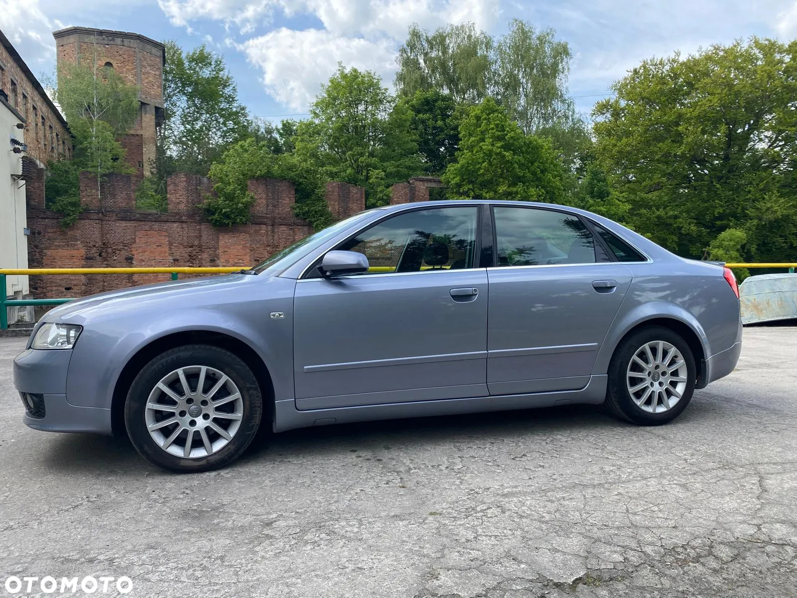 Audi A4 2.4 - 8