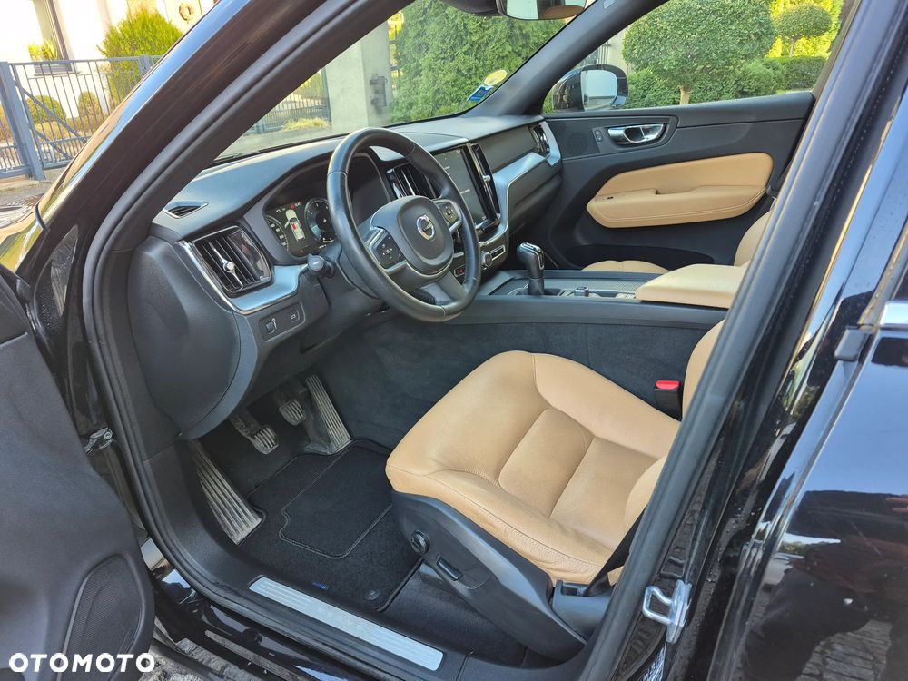 Volvo XC 60 D4 Momentum - 25