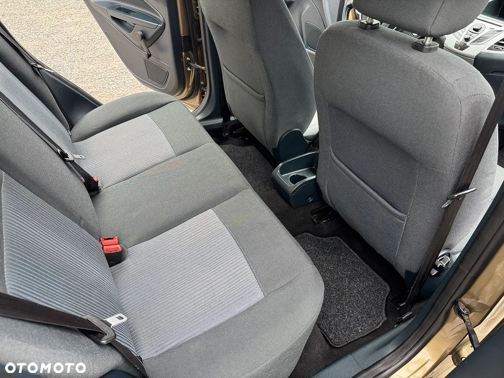 Ford Fiesta - 23